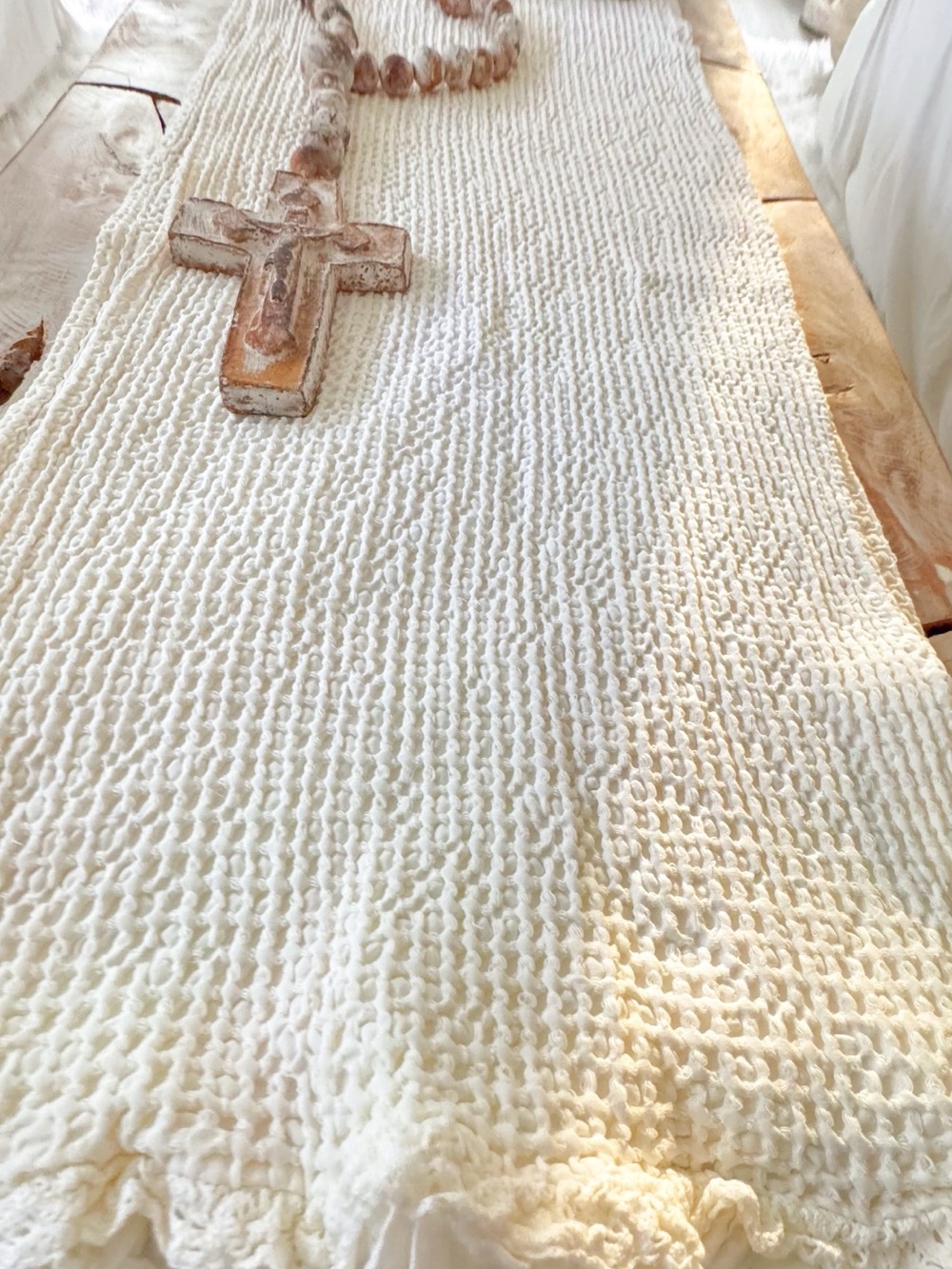 NWOT🤎BEAUTIFUL FINE LINEN WAFFLE TEXTURED TABLE RUNNER 🤎🤍